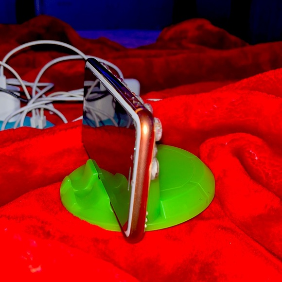 Glow In The Dark, Phone stand. - Picture 3 of 3